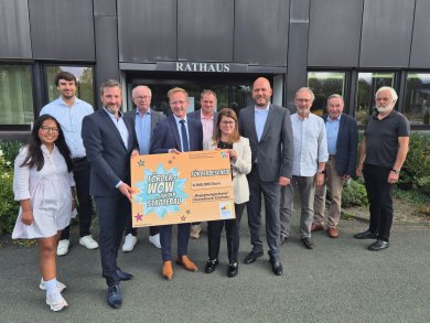 Gruppenbild Mit Bürgermeister und Staatssekretär