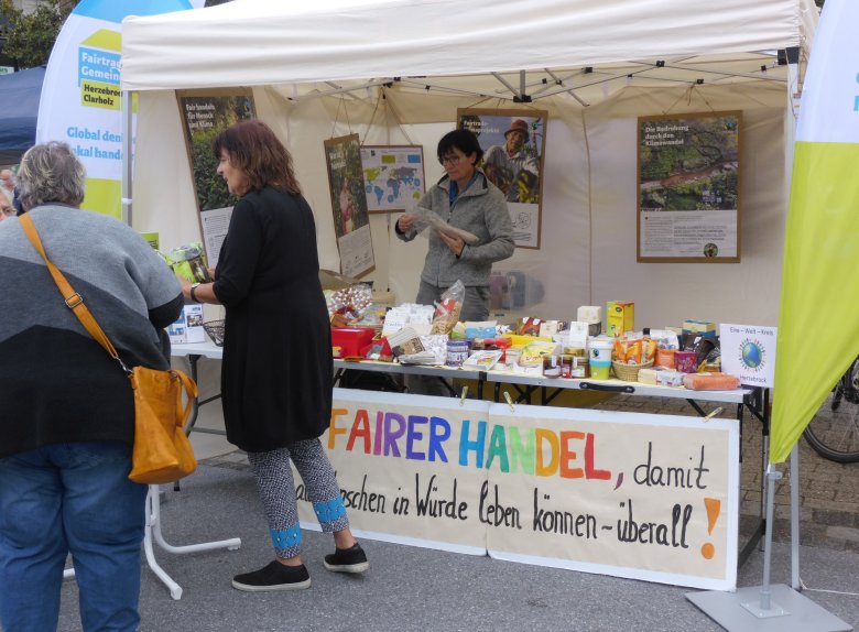 Stand Fairtrade-Town beim Trödelmarkt in Clarholz