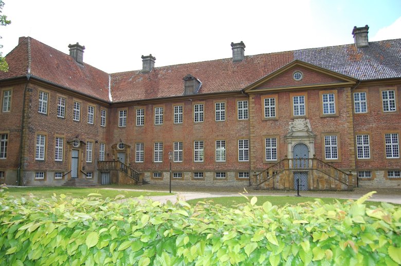 das Propsteigebäude in Clarholz - heute noch beeindruckend 