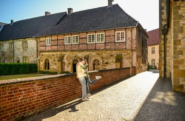 Paar in Klosterensemble Herzebrock